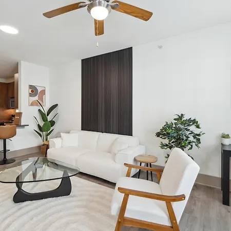 Spacious Uptown Gem Free Parking Pet Friendly